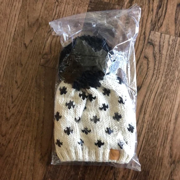 Stocking Hat! Soft & Chunky! Fully Lined! New in Package!  Panache Brand - Picture 2 of 6